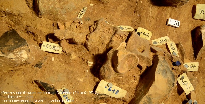 Partie d'un squelette humain - Minières néolithiques de silex de Spiennes (Mons, Belgique) | Patrimoine UNESCO