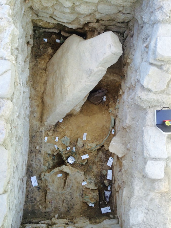 Grèce - "Découverte sur le site du "Palais de Nestor" d'une tombe intacte d'un puissant guerrier remontant à l'époque mycénienne" (Archeologia.be, 5 novembre 2015)